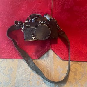 Vivitar 220/SL Camera with lense cap and shoulder strap